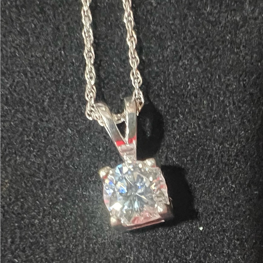 Elegant Silver Jewelry Set - Picture 2 of 3